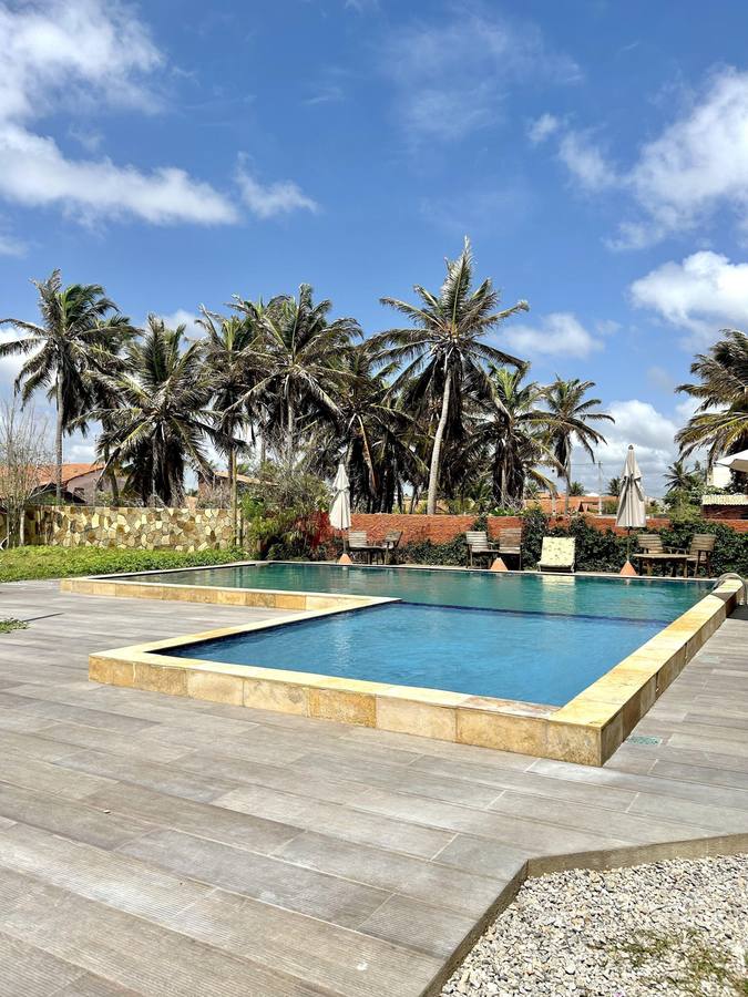 The Lagoon Pool coqueiros